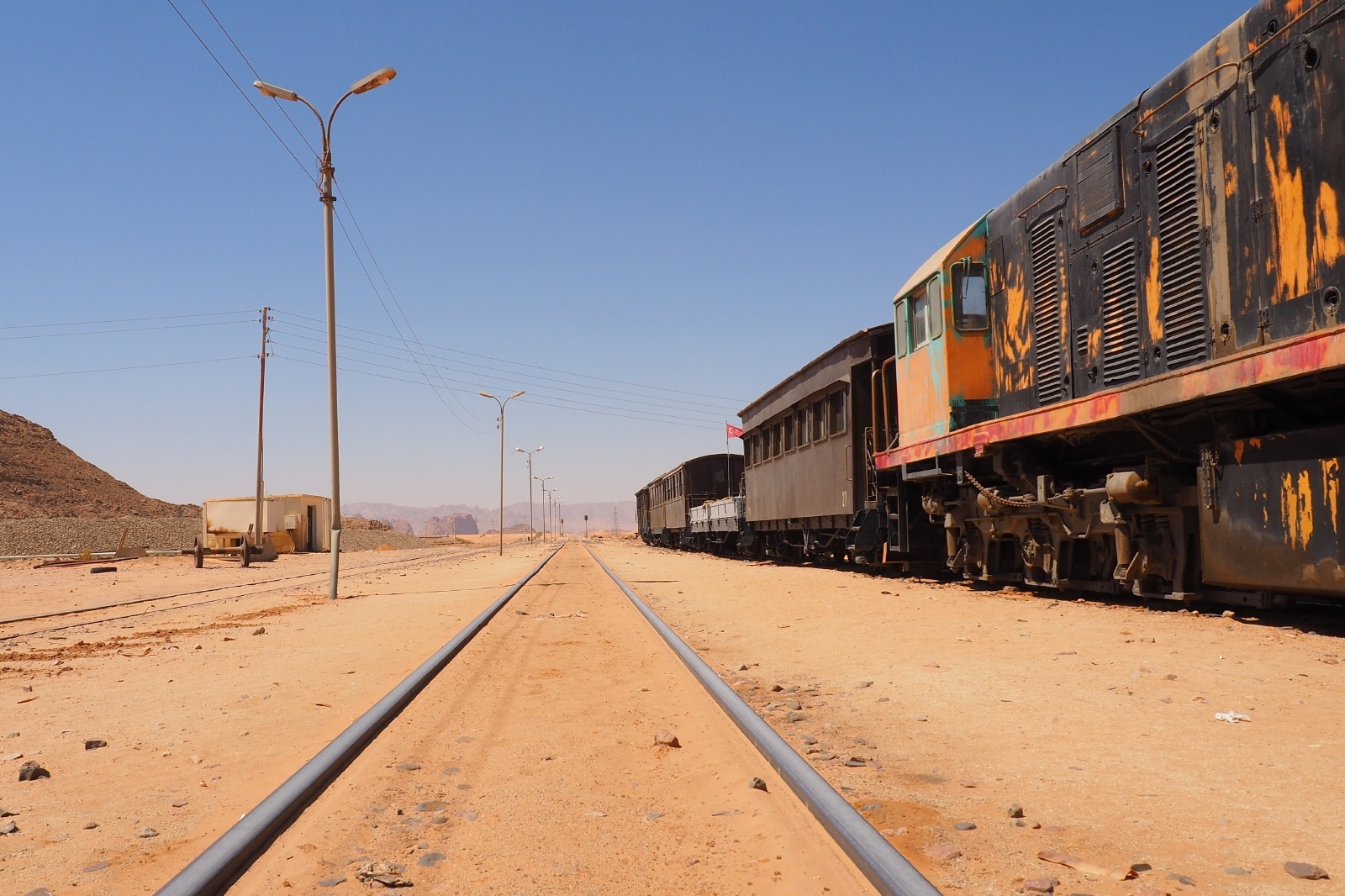 ワディラム砂漠の列車　ヨルダンの鉄道風景