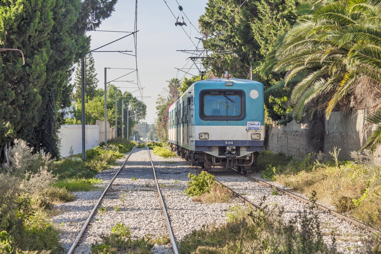 チュニスとカルタゴを結ぶTGM線　チュニジアの鉄道風景